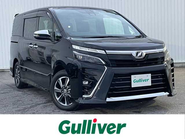 トヨタ ヴォクシー ZS 煌Ⅱ 滋賀県 2019(令1)年 5.1万km ブラック 純正SDナビ/・AM/FM/・CD/DVD/・SD/・Bluetooth/・フルセグTV/バックカメラ/ステアリングスイッチ/革巻きステアリング/前後ドライブレコーダー/ビルトインETC/クルーズコントロール/プリクラッシュセーフティ/レーンディパーチャーアラート/パーキングサポートブレーキ/先行車発進告知/パーキングソナー/オートハイビーム/両側パワースライドドア/オートヘッドライト/フォグランプ/LEDヘッドライト/オートリトラミラー/スマートキー×2