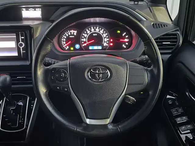 トヨタ ヴォクシー ZS 煌Ⅱ 滋賀県 2019(令1)年 5.1万km ブラック 純正SDナビ/・AM/FM/・CD/DVD/・SD/・Bluetooth/・フルセグTV/バックカメラ/ステアリングスイッチ/革巻きステアリング/前後ドライブレコーダー/ビルトインETC/クルーズコントロール/プリクラッシュセーフティ/レーンディパーチャーアラート/パーキングサポートブレーキ/先行車発進告知/パーキングソナー/オートハイビーム/両側パワースライドドア/オートヘッドライト/フォグランプ/LEDヘッドライト/オートリトラミラー/スマートキー×2