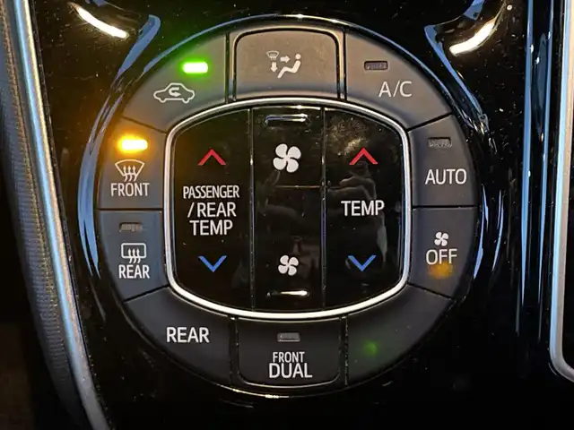 トヨタ ヴォクシー ZS 煌Ⅱ 滋賀県 2019(令1)年 5.1万km ブラック 純正SDナビ/・AM/FM/・CD/DVD/・SD/・Bluetooth/・フルセグTV/バックカメラ/ステアリングスイッチ/革巻きステアリング/前後ドライブレコーダー/ビルトインETC/クルーズコントロール/プリクラッシュセーフティ/レーンディパーチャーアラート/パーキングサポートブレーキ/先行車発進告知/パーキングソナー/オートハイビーム/両側パワースライドドア/オートヘッドライト/フォグランプ/LEDヘッドライト/オートリトラミラー/スマートキー×2