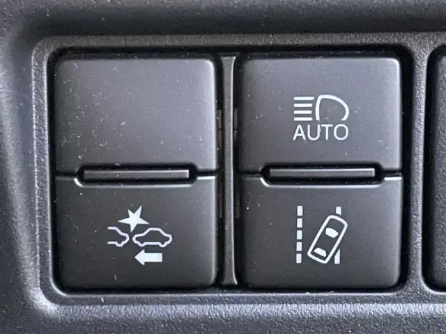 トヨタ ヴォクシー ZS 煌Ⅱ 滋賀県 2019(令1)年 5.1万km ブラック 純正SDナビ/・AM/FM/・CD/DVD/・SD/・Bluetooth/・フルセグTV/バックカメラ/ステアリングスイッチ/革巻きステアリング/前後ドライブレコーダー/ビルトインETC/クルーズコントロール/プリクラッシュセーフティ/レーンディパーチャーアラート/パーキングサポートブレーキ/先行車発進告知/パーキングソナー/オートハイビーム/両側パワースライドドア/オートヘッドライト/フォグランプ/LEDヘッドライト/オートリトラミラー/スマートキー×2