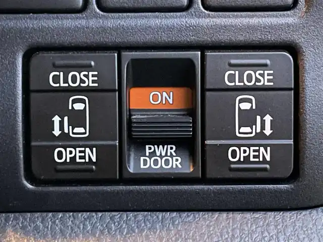 トヨタ ヴォクシー ZS 煌Ⅱ 滋賀県 2019(令1)年 5.1万km ブラック 純正SDナビ/・AM/FM/・CD/DVD/・SD/・Bluetooth/・フルセグTV/バックカメラ/ステアリングスイッチ/革巻きステアリング/前後ドライブレコーダー/ビルトインETC/クルーズコントロール/プリクラッシュセーフティ/レーンディパーチャーアラート/パーキングサポートブレーキ/先行車発進告知/パーキングソナー/オートハイビーム/両側パワースライドドア/オートヘッドライト/フォグランプ/LEDヘッドライト/オートリトラミラー/スマートキー×2