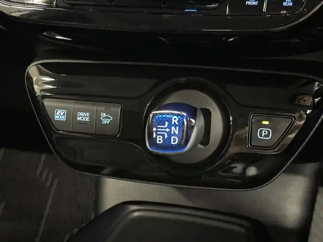 トヨタ プリウス Sツーリングセレクション 三重県 2019(令1)年 5.7万km エモーショナルレッドⅡ ハイブリッド/FF/インパネCVT/純正 9インチナビ NSZT-Y68T/（AM/FM/CD/DVD/TV/SD/SDREC/Bluetooth）/バックガイドモニター/フルエアロ/ドライブレコーダー 前方/ビルトイン ETC/Toyota Safety Sense/●プリクラッシュセーフティ［PCS］/●レーンディパーチャーアラート［LDA］（ステアリング制御機能付）/●ふらつき警報/●オートハイビーム/●レーダークルコン（全車速追従機能付）/・【OP】ITS Connect/・【OP】インテリジェントクリアランスソナー［パーキングサポートブレーキ（静止物）］/装備/・合成皮革シート（黒）/・シートヒーター（D/N）/・オートライト/・LED ヘッドランプ＆フロントフォグランプ/・オートエアコン/・ステアリングスイッチ/・プッシュスタート/・純正17inAW/・保/取/ナビ取/など