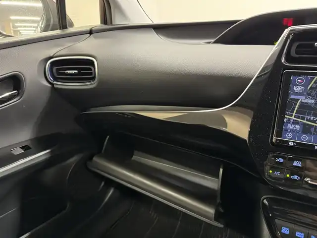 トヨタ プリウス Sツーリングセレクション 三重県 2019(令1)年 5.7万km エモーショナルレッドⅡ ハイブリッド/FF/インパネCVT/純正 9インチナビ NSZT-Y68T/（AM/FM/CD/DVD/TV/SD/SDREC/Bluetooth）/バックガイドモニター/フルエアロ/ドライブレコーダー 前方/ビルトイン ETC/Toyota Safety Sense/●プリクラッシュセーフティ［PCS］/●レーンディパーチャーアラート［LDA］（ステアリング制御機能付）/●ふらつき警報/●オートハイビーム/●レーダークルコン（全車速追従機能付）/・【OP】ITS Connect/・【OP】インテリジェントクリアランスソナー［パーキングサポートブレーキ（静止物）］/装備/・合成皮革シート（黒）/・シートヒーター（D/N）/・オートライト/・LED ヘッドランプ＆フロントフォグランプ/・オートエアコン/・ステアリングスイッチ/・プッシュスタート/・純正17inAW/・保/取/ナビ取/など