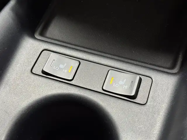 トヨタ プリウス Sツーリングセレクション 三重県 2019(令1)年 5.7万km エモーショナルレッドⅡ ハイブリッド/FF/インパネCVT/純正 9インチナビ NSZT-Y68T/（AM/FM/CD/DVD/TV/SD/SDREC/Bluetooth）/バックガイドモニター/フルエアロ/ドライブレコーダー 前方/ビルトイン ETC/Toyota Safety Sense/●プリクラッシュセーフティ［PCS］/●レーンディパーチャーアラート［LDA］（ステアリング制御機能付）/●ふらつき警報/●オートハイビーム/●レーダークルコン（全車速追従機能付）/・【OP】ITS Connect/・【OP】インテリジェントクリアランスソナー［パーキングサポートブレーキ（静止物）］/装備/・合成皮革シート（黒）/・シートヒーター（D/N）/・オートライト/・LED ヘッドランプ＆フロントフォグランプ/・オートエアコン/・ステアリングスイッチ/・プッシュスタート/・純正17inAW/・保/取/ナビ取/など
