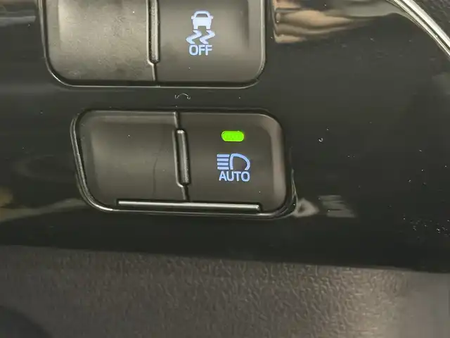 トヨタ プリウス Sツーリングセレクション 三重県 2019(令1)年 5.7万km エモーショナルレッドⅡ ハイブリッド/FF/インパネCVT/純正 9インチナビ NSZT-Y68T/（AM/FM/CD/DVD/TV/SD/SDREC/Bluetooth）/バックガイドモニター/フルエアロ/ドライブレコーダー 前方/ビルトイン ETC/Toyota Safety Sense/●プリクラッシュセーフティ［PCS］/●レーンディパーチャーアラート［LDA］（ステアリング制御機能付）/●ふらつき警報/●オートハイビーム/●レーダークルコン（全車速追従機能付）/・【OP】ITS Connect/・【OP】インテリジェントクリアランスソナー［パーキングサポートブレーキ（静止物）］/装備/・合成皮革シート（黒）/・シートヒーター（D/N）/・オートライト/・LED ヘッドランプ＆フロントフォグランプ/・オートエアコン/・ステアリングスイッチ/・プッシュスタート/・純正17inAW/・保/取/ナビ取/など