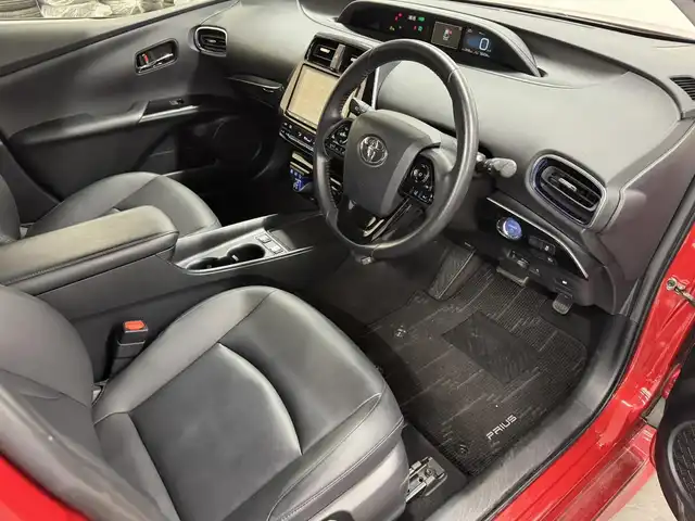 トヨタ プリウス Sツーリングセレクション 三重県 2019(令1)年 5.7万km エモーショナルレッドⅡ ハイブリッド/FF/インパネCVT/純正 9インチナビ NSZT-Y68T/（AM/FM/CD/DVD/TV/SD/SDREC/Bluetooth）/バックガイドモニター/フルエアロ/ドライブレコーダー 前方/ビルトイン ETC/Toyota Safety Sense/●プリクラッシュセーフティ［PCS］/●レーンディパーチャーアラート［LDA］（ステアリング制御機能付）/●ふらつき警報/●オートハイビーム/●レーダークルコン（全車速追従機能付）/・【OP】ITS Connect/・【OP】インテリジェントクリアランスソナー［パーキングサポートブレーキ（静止物）］/装備/・合成皮革シート（黒）/・シートヒーター（D/N）/・オートライト/・LED ヘッドランプ＆フロントフォグランプ/・オートエアコン/・ステアリングスイッチ/・プッシュスタート/・純正17inAW/・保/取/ナビ取/など