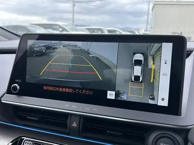 トヨタ プリウス Z 佐賀県 2025(令7)年 0.1万km未満 プラチナホワイトパールマイカ Toyota Safety Sense/プリクラッシュセーフティ/レーンディパーチャーアラート/レーダークルーズコントロール/パノラマルーフ/アドバンスドパーク/純正12型ナビゲーション/AM　FM　BT　USB　フルセグTV/パノラミックビューモニター/ETC2.0/電子パーキング/AUTO HOLD/ワイヤレス充電器/革巻きステアリング/ステアリングリモコン/ステアリングヒーター/メモリーシート/純正フロアマット/純正19インチアルミホイール