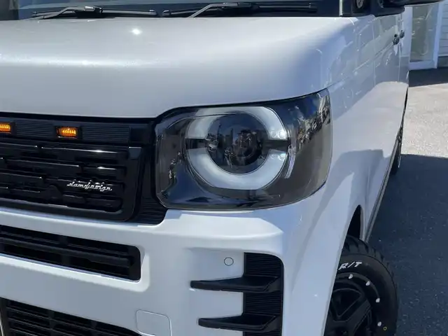ホンダ Ｎ ＢＯＸ 宮崎県 2025(令7)年 0.1万km プラチナホワイトパール 【2503059198】/AIS検査済み社外パーツ取付有/WEDS　マッドヴァンス07（社外）/TOYOオープンカントリーR/T（社外）/ダムド　Angieフェイスチェンジキット（N BOX)（社外）/サイドドアガーニッシュ （N BOX)（社外）/Honda SENSING /　近距離衝突軽減ブレーキ/　急アクセル抑制機能/　誤発進抑制機能（前方・後方）/　歩行者事故低減ステアリング/　路外逸脱抑制機能/　渋滞追従機能付きアダプティブクルーズコントロール（ACC）/　車線維持支援システム（LKAS）/　先行車発進お知らせ機能/　標識認識機能/　オートハイビーム/片側パワースライド/LEDライト/シートヒーター/USB端子