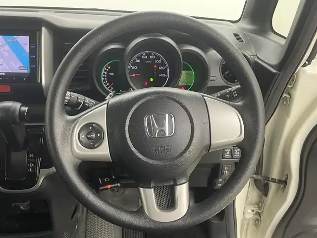 ホンダ Ｎ ＢＯＸ SSパッケージ 岡山県 2015(平27)年 7万km プレミアムホワイトパール 純正7インチナビ/バックカメラ/FM/AM/Bluetooth/フルセグ/CD/DVD/あんしんパッケージ/シティブレーキアクティブシステム/前席用i-サイドエアバッグシステム/サイドカーテンエアバッグシステム/両側パワースライドドア/ETC/純正14インチアルミホイール/純正フロアマット