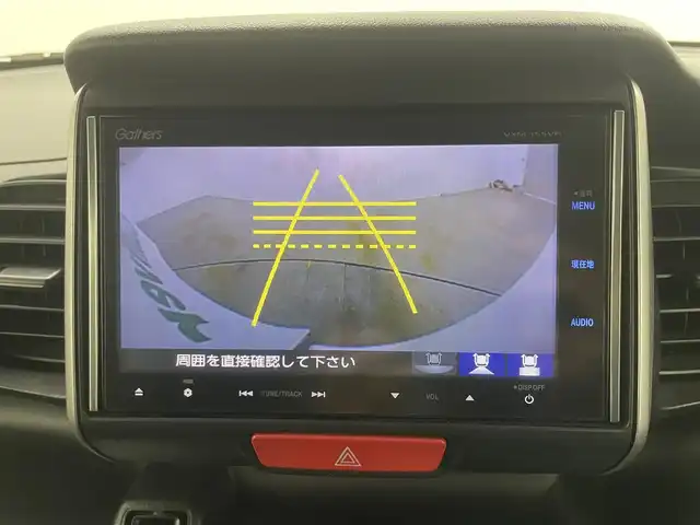ホンダ Ｎ ＢＯＸ SSパッケージ 岡山県 2015(平27)年 7万km プレミアムホワイトパール 純正7インチナビ/バックカメラ/FM/AM/Bluetooth/フルセグ/CD/DVD/あんしんパッケージ/シティブレーキアクティブシステム/前席用i-サイドエアバッグシステム/サイドカーテンエアバッグシステム/両側パワースライドドア/ETC/純正14インチアルミホイール/純正フロアマット