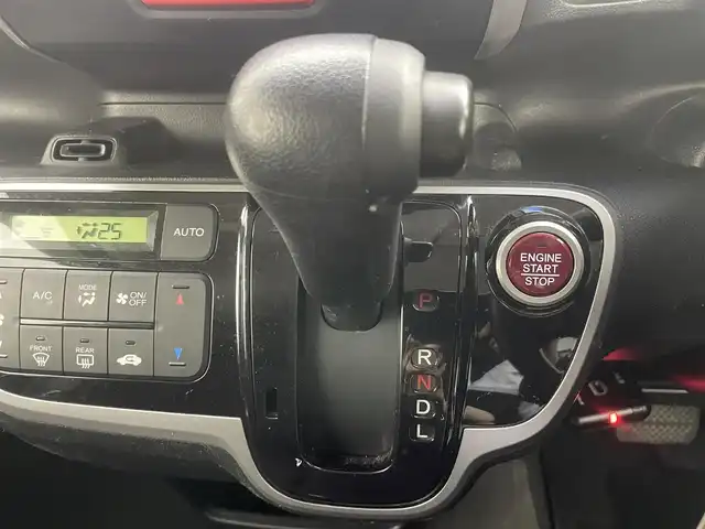 ホンダ Ｎ ＢＯＸ SSパッケージ 岡山県 2015(平27)年 7万km プレミアムホワイトパール 純正7インチナビ/バックカメラ/FM/AM/Bluetooth/フルセグ/CD/DVD/あんしんパッケージ/シティブレーキアクティブシステム/前席用i-サイドエアバッグシステム/サイドカーテンエアバッグシステム/両側パワースライドドア/ETC/純正14インチアルミホイール/純正フロアマット