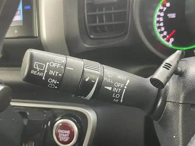 ホンダ Ｎ ＢＯＸ SSパッケージ 岡山県 2015(平27)年 7万km プレミアムホワイトパール 純正7インチナビ/バックカメラ/FM/AM/Bluetooth/フルセグ/CD/DVD/あんしんパッケージ/シティブレーキアクティブシステム/前席用i-サイドエアバッグシステム/サイドカーテンエアバッグシステム/両側パワースライドドア/ETC/純正14インチアルミホイール/純正フロアマット