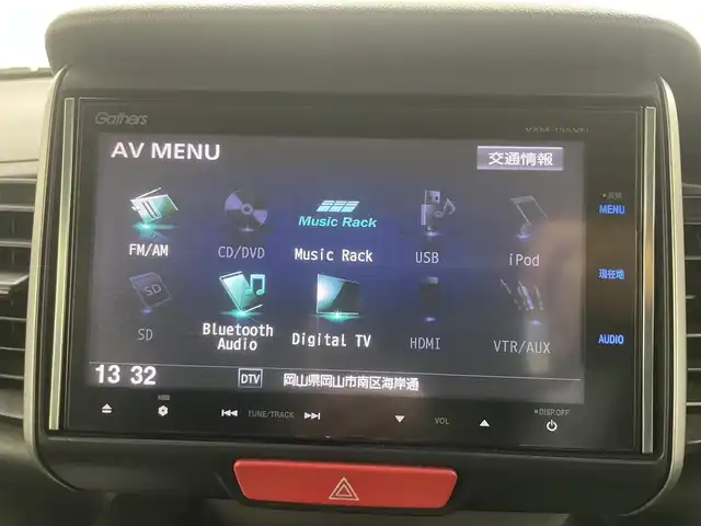 ホンダ Ｎ ＢＯＸ SSパッケージ 岡山県 2015(平27)年 7万km プレミアムホワイトパール 純正7インチナビ/バックカメラ/FM/AM/Bluetooth/フルセグ/CD/DVD/あんしんパッケージ/シティブレーキアクティブシステム/前席用i-サイドエアバッグシステム/サイドカーテンエアバッグシステム/両側パワースライドドア/ETC/純正14インチアルミホイール/純正フロアマット