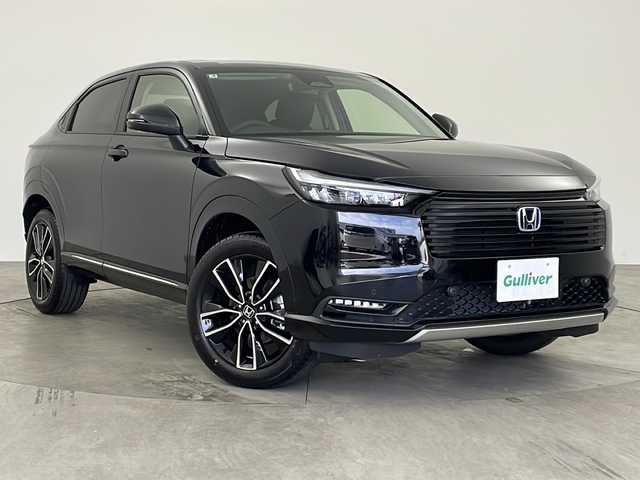 ホンダ ヴェゼル ハイブリッド e:HEV Z 兵庫県 2025(令7)年 0.1万km未満 クリスタルブラックパール ・Honda SENSING/・ハンズフリーアクセスパワーテールゲート/・LEDシーケンシャルターンシグナルランプ/・ステアリングヒーター/・LEDアクティブコーナリングライト/・リアベンチレーション/・コンビシート&専用インテリア/・自動防眩ルームミラー/・フロントドア撥水ガラス/・フルLEDヘッドライト/・減速セレクター/・Honda CONNECT for Gathers＋ナビ装着用スペシャルパッケージ/・フルLEDリアコンビネーションランプ/・LEDフォグライト/・アジャイルハンドリングアシスト/・ヒルディセントコントロール/・運転席＆助手席シートヒーター/・左右独立温度コントロール式フルオート・エアコンディショナー/・本革巻ステアリングホイール/・シートバックポケット＆スマートフォンポケット/・チップアップ＆ダイブダウン機構付6:4分割可倒式リアシート/・静電タッチ式LEDルームランプ/・親水/ヒーテッドドアミラー＋熱線入りフロントウインドウ/・車速連動間欠/バリアブル間欠フロントワイパー/・電動格納式リモコンドアミラー/・リバース連動ドアミラー/・オートリトラミラー/・純正18インチアルミホイール