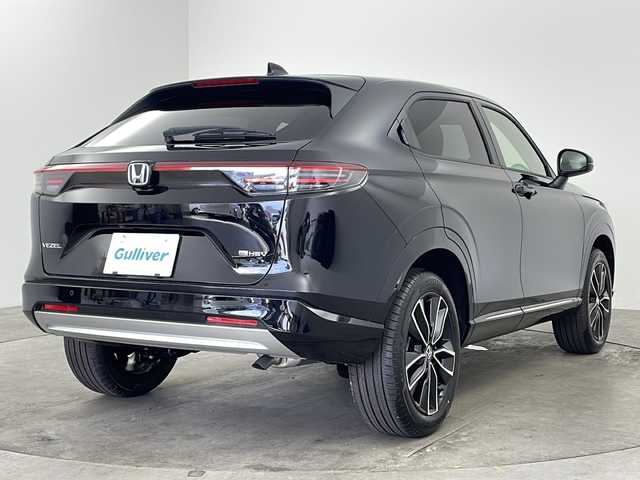 ホンダ ヴェゼル ハイブリッド e:HEV Z 兵庫県 2025(令7)年 0.1万km未満 クリスタルブラックパール ・Honda SENSING/・ハンズフリーアクセスパワーテールゲート/・LEDシーケンシャルターンシグナルランプ/・ステアリングヒーター/・LEDアクティブコーナリングライト/・リアベンチレーション/・コンビシート&専用インテリア/・自動防眩ルームミラー/・フロントドア撥水ガラス/・フルLEDヘッドライト/・減速セレクター/・Honda CONNECT for Gathers＋ナビ装着用スペシャルパッケージ/・フルLEDリアコンビネーションランプ/・LEDフォグライト/・アジャイルハンドリングアシスト/・ヒルディセントコントロール/・運転席＆助手席シートヒーター/・左右独立温度コントロール式フルオート・エアコンディショナー/・本革巻ステアリングホイール/・シートバックポケット＆スマートフォンポケット/・チップアップ＆ダイブダウン機構付6:4分割可倒式リアシート/・静電タッチ式LEDルームランプ/・親水/ヒーテッドドアミラー＋熱線入りフロントウインドウ/・車速連動間欠/バリアブル間欠フロントワイパー/・電動格納式リモコンドアミラー/・リバース連動ドアミラー/・オートリトラミラー/・純正18インチアルミホイール