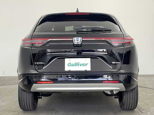 ホンダ ヴェゼル ハイブリッド e:HEV Z 兵庫県 2025(令7)年 0.1万km未満 クリスタルブラックパール ・Honda SENSING/・ハンズフリーアクセスパワーテールゲート/・LEDシーケンシャルターンシグナルランプ/・ステアリングヒーター/・LEDアクティブコーナリングライト/・リアベンチレーション/・コンビシート&専用インテリア/・自動防眩ルームミラー/・フロントドア撥水ガラス/・フルLEDヘッドライト/・減速セレクター/・Honda CONNECT for Gathers＋ナビ装着用スペシャルパッケージ/・フルLEDリアコンビネーションランプ/・LEDフォグライト/・アジャイルハンドリングアシスト/・ヒルディセントコントロール/・運転席＆助手席シートヒーター/・左右独立温度コントロール式フルオート・エアコンディショナー/・本革巻ステアリングホイール/・シートバックポケット＆スマートフォンポケット/・チップアップ＆ダイブダウン機構付6:4分割可倒式リアシート/・静電タッチ式LEDルームランプ/・親水/ヒーテッドドアミラー＋熱線入りフロントウインドウ/・車速連動間欠/バリアブル間欠フロントワイパー/・電動格納式リモコンドアミラー/・リバース連動ドアミラー/・オートリトラミラー/・純正18インチアルミホイール