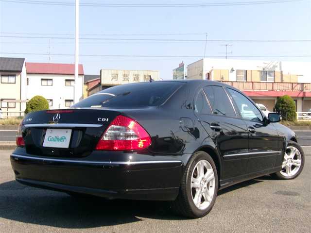 メルセデス・ベンツ Ｅ３２０ CDI アバンギャルド 三重県 2007(平19)年 12.7万km 黒 ♪車検 令和8年5月24日迄/♪ディーゼル/ターボ/♪サンルーフ/黒革シート/前席メモリ付パワーシート/前席シートヒーター/コーナーセンサー/純正17インチAW/HIDヘッドライト/フォグライト/リアフォグライト/オートライト/ウィンカーミラー/オートリトラクタブルミラー/スモークフィルム/キーレスキー×2/革巻ステアリング/クルーズコントロール/ウッドパネル/フロアマット/ETC/サイド/カーテンエアバック