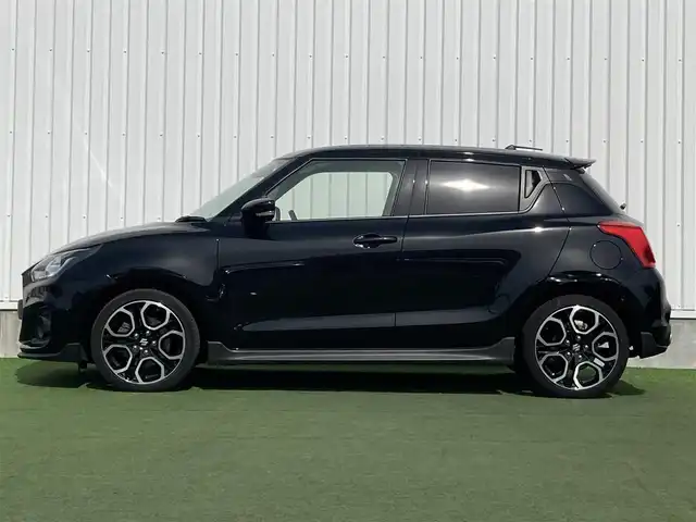 スズキ スイフト スポーツ 香川県 2022(令4)年 1万km スーパーブラックパール 登録時走行距離：9655km/デュアルセンサーブレーキサポート/レーンキープアシスト/レーダークルーズコントロール/クリアランスソナー/ブラインドスポットモニター/横滑り防止装置/パドルシフト/MTモード付AT/アルミペダル/シートヒーター/ビルトインETC/前後ドライブレコーダー/革巻きステアリング/ステアリングスイッチ/プッシュスタート/スマートキー
