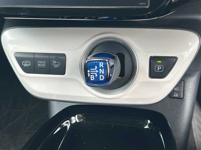 トヨタ プリウス ＰＨＶ S ナビパッケージ 茨城県 2017(平29)年 3.3万km ホワイトパールクリスタルシャイン モデリスタエアロ/純正11.6 インチナビゲーション/Bluetooth/フルセグTV/バックカメラ/トヨタセーフティセンス/・プリクラッシュセーフティ/・レーンディパーチャーアラート/・アダプティブハイビームシステム/・レーダークルーズコントロール/ビルトインETC2.0/ステアリングヒーター/純正17インチAW/オートライト/LEDヘッドライト