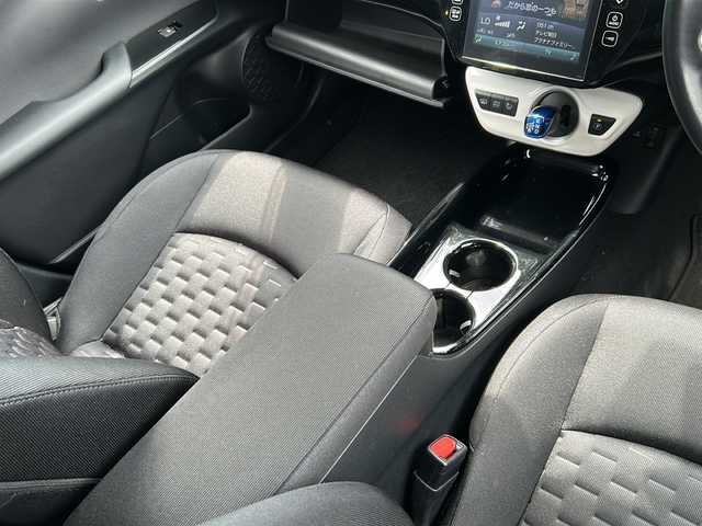 トヨタ プリウス ＰＨＶ S ナビパッケージ 茨城県 2017(平29)年 3.3万km ホワイトパールクリスタルシャイン モデリスタエアロ/純正11.6 インチナビゲーション/Bluetooth/フルセグTV/バックカメラ/トヨタセーフティセンス/・プリクラッシュセーフティ/・レーンディパーチャーアラート/・アダプティブハイビームシステム/・レーダークルーズコントロール/ビルトインETC2.0/ステアリングヒーター/純正17インチAW/オートライト/LEDヘッドライト