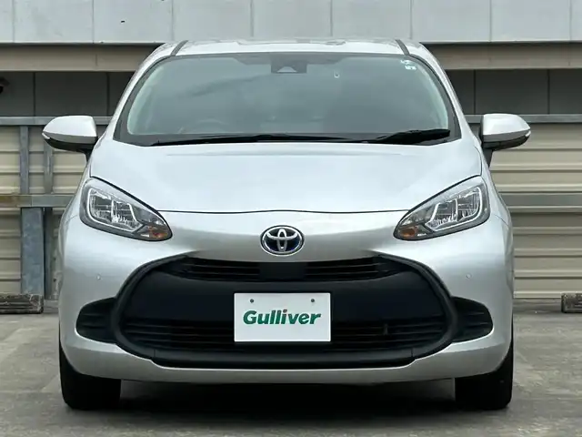 トヨタ アクア X 静岡県 2022(令4)年 3万km シルバーM トヨタセーフティセンス/純正ディスプレイオーディオ/ＢＴオーディオ/レーダークルーズコントロール/前方ドラレコ/１００Ｖ１５００W/ＵＳＢ充電/オートエアコン/ＥＴＣ/オートライト/オートハイビーム/前後コーナーセンサー/PKSB/スマートキー/純正フロアマット