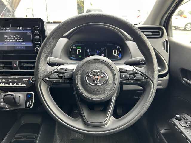 トヨタ アクア X 静岡県 2022(令4)年 3万km シルバーM トヨタセーフティセンス/純正ディスプレイオーディオ/ＢＴオーディオ/レーダークルーズコントロール/前方ドラレコ/１００Ｖ１５００W/ＵＳＢ充電/オートエアコン/ＥＴＣ/オートライト/オートハイビーム/前後コーナーセンサー/PKSB/スマートキー/純正フロアマット