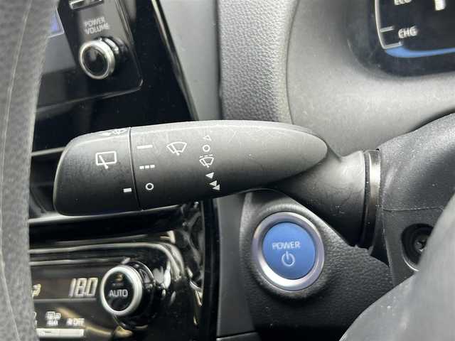 トヨタ アクア X 静岡県 2022(令4)年 3万km シルバーM トヨタセーフティセンス/純正ディスプレイオーディオ/ＢＴオーディオ/レーダークルーズコントロール/前方ドラレコ/１００Ｖ１５００W/ＵＳＢ充電/オートエアコン/ＥＴＣ/オートライト/オートハイビーム/前後コーナーセンサー/PKSB/スマートキー/純正フロアマット