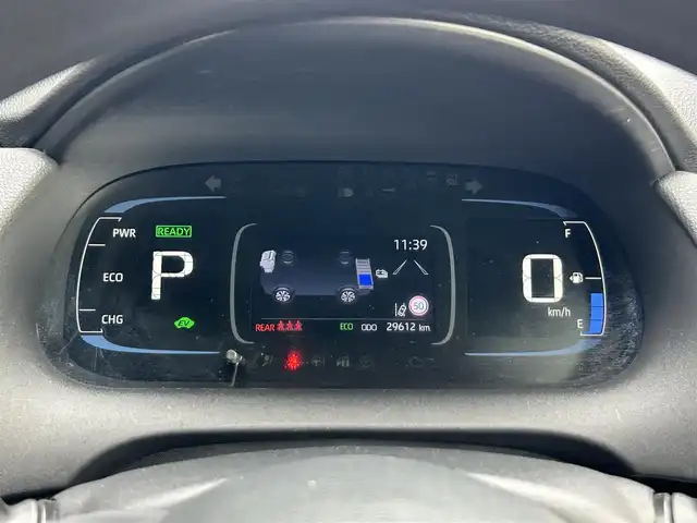 トヨタ アクア X 静岡県 2022(令4)年 3万km シルバーM トヨタセーフティセンス/純正ディスプレイオーディオ/ＢＴオーディオ/レーダークルーズコントロール/前方ドラレコ/１００Ｖ１５００W/ＵＳＢ充電/オートエアコン/ＥＴＣ/オートライト/オートハイビーム/前後コーナーセンサー/PKSB/スマートキー/純正フロアマット