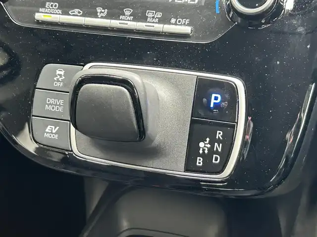 トヨタ アクア X 静岡県 2022(令4)年 3万km シルバーM トヨタセーフティセンス/純正ディスプレイオーディオ/ＢＴオーディオ/レーダークルーズコントロール/前方ドラレコ/１００Ｖ１５００W/ＵＳＢ充電/オートエアコン/ＥＴＣ/オートライト/オートハイビーム/前後コーナーセンサー/PKSB/スマートキー/純正フロアマット