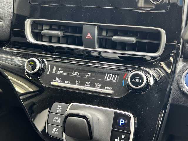 トヨタ アクア X 静岡県 2022(令4)年 3万km シルバーM トヨタセーフティセンス/純正ディスプレイオーディオ/ＢＴオーディオ/レーダークルーズコントロール/前方ドラレコ/１００Ｖ１５００W/ＵＳＢ充電/オートエアコン/ＥＴＣ/オートライト/オートハイビーム/前後コーナーセンサー/PKSB/スマートキー/純正フロアマット