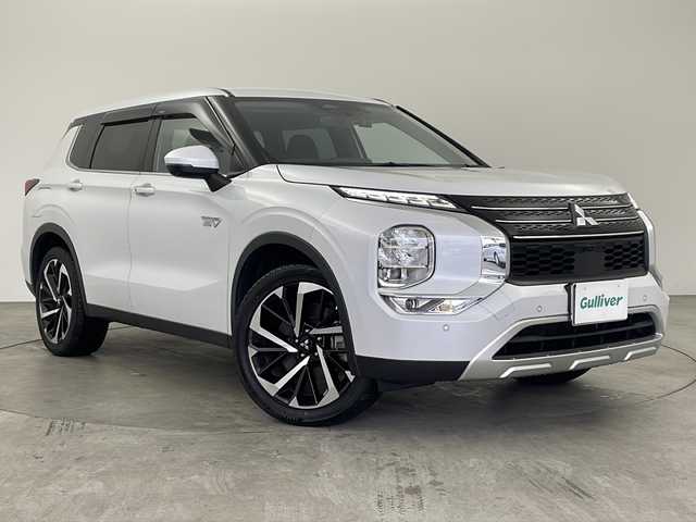三菱 アウトランダー ＰＨＥＶ G 兵庫県 2021(令3)年 4.1万km ホワイトダイヤモンド ・純正ナビ&TV&Bluetooth&USB接続&Android Auto/・充電ケーブル付き/・マイパイロット/・レーダークルーズコントロール［ACC］/・車線維持支援機能［LKA］/・ブラインドスポットモニター［BSM］/・衝突被害軽減システム/・オートライト/・オートマチックハイビーム/・フロントワイパーデアイサー/・AC1500W電源/・レーンキープアシスト/・盗難防止装置/・アラウンドビューモニター/・前後ドライブレコーダー/・電動リアゲート/・ハーフレザーシート/・パワーシート（運転席）/・シートヒーター/・ステアリングヒーター/・三列シート/・純正アルミホイール（２０インチ）/・純正フロアマット/・ビルドインETC2.0 /・ワイヤレス充電/・パドルシフト/・ステアリングスイッチ/・オートブレーキホールド/・LEDヘッドライト/・フォグランプ/・W＋サイドエアバック/・カーテンエアバック/・AACエアコン/・スマートキー