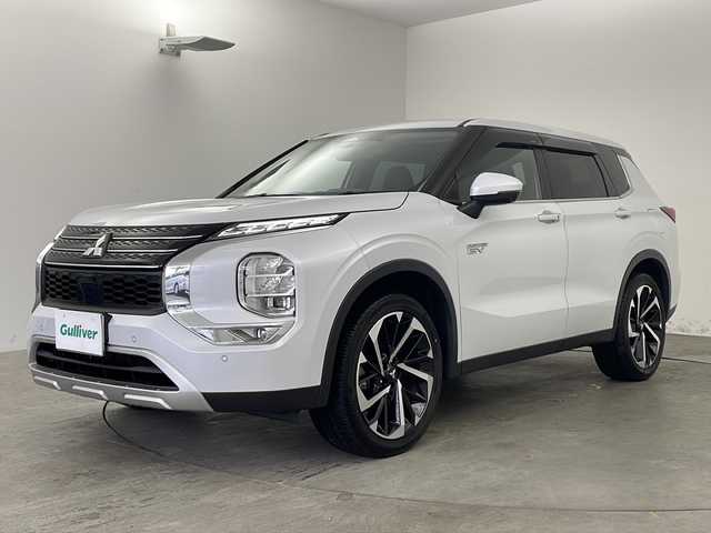 三菱 アウトランダー ＰＨＥＶ G 兵庫県 2021(令3)年 4.1万km ホワイトダイヤモンド ・純正ナビ&TV&Bluetooth&USB接続&Android Auto/・充電ケーブル付き/・マイパイロット/・レーダークルーズコントロール［ACC］/・車線維持支援機能［LKA］/・ブラインドスポットモニター［BSM］/・衝突被害軽減システム/・オートライト/・オートマチックハイビーム/・フロントワイパーデアイサー/・AC1500W電源/・レーンキープアシスト/・盗難防止装置/・アラウンドビューモニター/・前後ドライブレコーダー/・電動リアゲート/・ハーフレザーシート/・パワーシート（運転席）/・シートヒーター/・ステアリングヒーター/・三列シート/・純正アルミホイール（２０インチ）/・純正フロアマット/・ビルドインETC2.0 /・ワイヤレス充電/・パドルシフト/・ステアリングスイッチ/・オートブレーキホールド/・LEDヘッドライト/・フォグランプ/・W＋サイドエアバック/・カーテンエアバック/・AACエアコン/・スマートキー