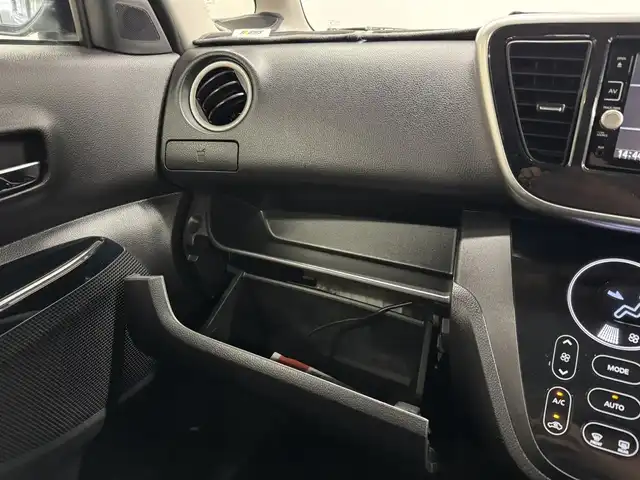 日産 デイズ ルークス ハイウェイスターX Gパッケージ 三重県 2017(平29)年 6.1万km オーシャンブルーP ガソリン/FF/インパネCVT/純正 7インチナビ MM516D-W/（AM/FM/CD/DVD/Blu-ray/SD/iPod/USB/MUSIC STOCKER/AUX/VTR/HDMI/TV）/アラウンドビューモニター/両側パワースライドドア/ドライブレコーダー 前方/ETC/安全/・エマージェンシーブレーキ/・踏み間違い衝突防止アシスト/・ハイビームアシスト/・VDC（ビークルダイナミクスコントロール）/装備/・オートエアコン/・オートライトシステム/・LEDヘッドランプ/・フロントフォグランプ/・電動格納ドアミラー/・リヤシーリングファン（『ナノイー』）/・ステアリングスイッチ/・プッシュスタート/・インテリジェントキー/・SRS デュアル＋サイドエアバッグ/・純正14inAW/・保/取/・インテリジェントキーx2/など