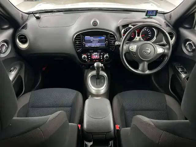 日産 ジューク 15RX Vセレクション 愛知県 2017(平29)年 4.3万km ブリリアントホワイトパール 純正7インチナビ/（CD/DVD/フルセグTV/AM/FM)/衝突軽減ブレーキ/レーンキープアシスト/ETC/ドライブレコーダー/17インチアルミホイール/アイドリングストップ/リアスポイラー/スマートキー/プッシュスタート/フロアマット/LEDヘッドライト/フロントフォグライト