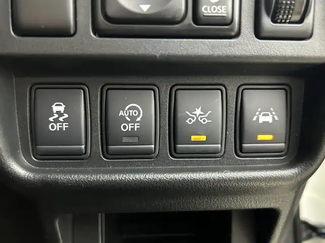 日産 ジューク 15RX Vセレクション 愛知県 2017(平29)年 4.3万km ブリリアントホワイトパール 純正7インチナビ/（CD/DVD/フルセグTV/AM/FM)/衝突軽減ブレーキ/レーンキープアシスト/ETC/ドライブレコーダー/17インチアルミホイール/アイドリングストップ/リアスポイラー/スマートキー/プッシュスタート/フロアマット/LEDヘッドライト/フロントフォグライト