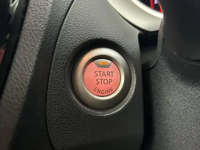 日産 ジューク 15RX Vセレクション 愛知県 2017(平29)年 4.3万km ブリリアントホワイトパール 純正7インチナビ/（CD/DVD/フルセグTV/AM/FM)/衝突軽減ブレーキ/レーンキープアシスト/ETC/ドライブレコーダー/17インチアルミホイール/アイドリングストップ/リアスポイラー/スマートキー/プッシュスタート/フロアマット/LEDヘッドライト/フロントフォグライト