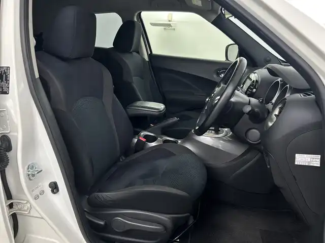 日産 ジューク 15RX Vセレクション 愛知県 2017(平29)年 4.3万km ブリリアントホワイトパール 純正7インチナビ/（CD/DVD/フルセグTV/AM/FM)/衝突軽減ブレーキ/レーンキープアシスト/ETC/ドライブレコーダー/17インチアルミホイール/アイドリングストップ/リアスポイラー/スマートキー/プッシュスタート/フロアマット/LEDヘッドライト/フロントフォグライト