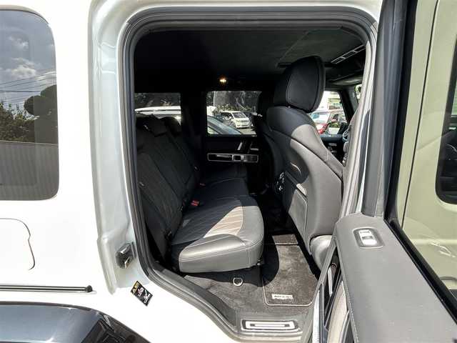 メルセデス・ベンツ ゲレンデヴァーゲン Ｇ４００ｄ マヌファクトゥーアエディション 東京都 2021(令3)年 6.1万km ダイヤモンドホワイト ワンオーナー/マヌファクトゥーアエディション/ガラススライディングルーフ/ブラックナッパ革シート/12.3インチワイドディスプレイナビ/・Burmesterサウンドシステム/・メルセデスミーコネクト/・フルセグTV/360°カメラ/レーダーセーフティパッケージ/・レーンアシスト/・ブレーキアシスト/・ブラインドスポットモニター/ブラックスモークマルチビームLEDヘッドランプ/大型オーバーフェンダー/ブラウンハイグロス木目調ステアリング/前席シートベンチレーション/シートヒーター/後席シートヒーター/社外アルミホイール20インチ（VOSSEN）/純正フロアマット/純正背面タイヤカバー車載/保証書/取扱説明書/スペアキー