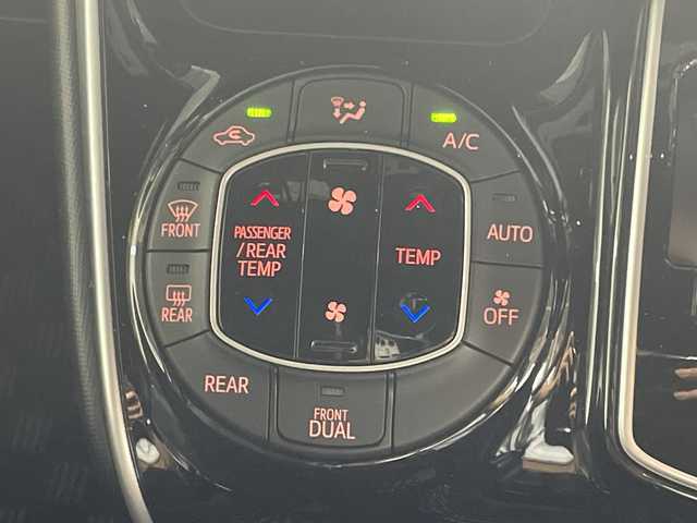 トヨタ ヴォクシー ZS 煌Ⅲ 福岡県 2021(令3)年 4.5万km ホワイトパールクリスタルシャイン ワンオーナー/アルパイン製11インチナビ/Bluetooth/フルセグTV/CD/DVD/後席モニター/両側パワースライドドア/衝突被害軽減ブレーキ/レーンアシスト/コーナーセンサー/クルーズコントロール/ビルトインETC/スペアキー/純正16インチアルミホイール/オートマチックハイビーム/LEDオートライト/電動格納ミラー