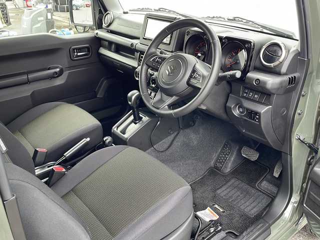 スズキ ジムニー XC 道東・釧路十勝 2023(令5)年 1.8万km ジャングルグリーン 4WD/純正メモリナビ　CN-RZ775W/　(AM/FM/CD/BT)/フルセグTV/バックカメラ/純正AWスタッドレスセット積込(175/80R16)/衝突被害軽減ブレーキ/レーンキープアシスト/クルーズコントロール/前席シートヒーター/ダウンヒルアシストコントロール/社外ETC/社外前後ドライブレコーダー/ステアリングスイッチ/LEDヘッドライト/横滑り防止装置/ヘッドライトウォッシャー/エンジンプッシュスタート