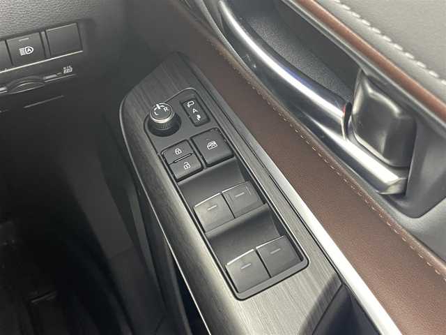 トヨタ ハリアー ハイブリッド Z レザーパッケージ 茨城県 2024(令6)年 1.9万km プラチナホワイトパールマイカ 純正ディスプレイオーディオ/フルセグ再生可/HDMI端子/モデリスタフルエアロ/モデリスタマフラー/JBLプレミアムサウンド/ステアリングヒーター/ヘッドアップディスプレイ/デジタルインナーミラー（前後方録画機能付き）/Toyota Safety Sense/・プリクラッシュセーフティ/・レーントレーシングアシスト/・レーダークルーズコントロール/・アダプティブハイビームシステム/・オートマチックハイビーム/・ロードサインアシスト/・ブラインドスポットモニター/レザーシート/パワーシート/エアシート/電動リアゲート/純正19インチAW/ビルトインETC2.0