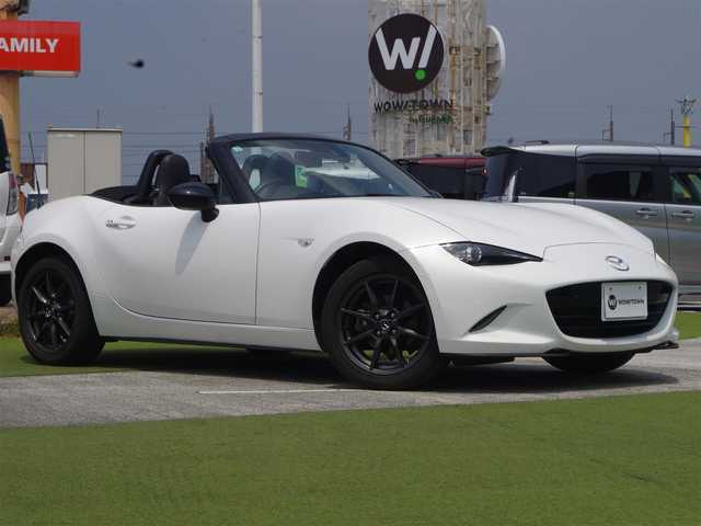 マツダ ロードスター S レザーパッケージ 千葉県 2015(平27)年 4.1万km クリスタルホワイトパールマイカ ブラインドスポットモニタリング/ブラックレザーシート/シートヒーター/BOSE/純正SDナビ/地デジTV/【DVD/CD再生機能　Bluetooth接続】/バックカメラ/ドライブレコーダー/革巻きステアリング/ステアリングスイッチ/パドルシフト/ETC/LEDヘッドライト/純正16インチアルミホイル/アドバンストキーレスエントリー