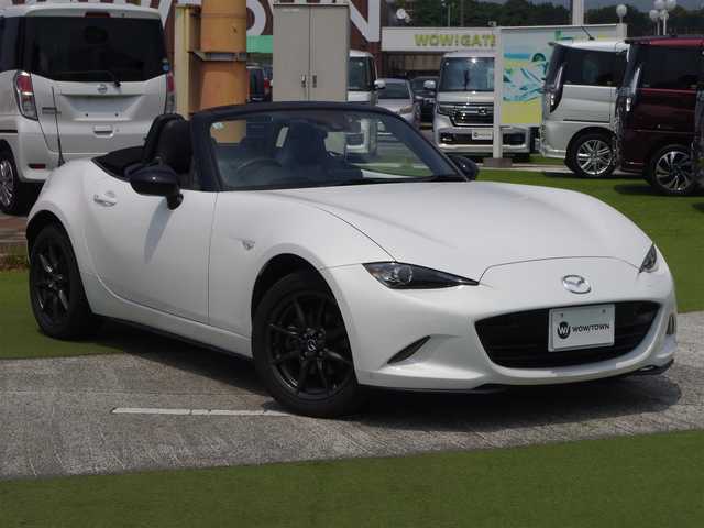 マツダ ロードスター S レザーパッケージ 千葉県 2015(平27)年 4.1万km クリスタルホワイトパールマイカ ブラインドスポットモニタリング/ブラックレザーシート/シートヒーター/BOSE/純正SDナビ/地デジTV/【DVD/CD再生機能　Bluetooth接続】/バックカメラ/ドライブレコーダー/革巻きステアリング/ステアリングスイッチ/パドルシフト/ETC/LEDヘッドライト/純正16インチアルミホイル/アドバンストキーレスエントリー