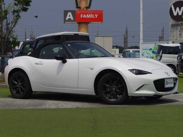 マツダ ロードスター S レザーパッケージ 千葉県 2015(平27)年 4.1万km クリスタルホワイトパールマイカ ブラインドスポットモニタリング/ブラックレザーシート/シートヒーター/BOSE/純正SDナビ/地デジTV/【DVD/CD再生機能　Bluetooth接続】/バックカメラ/ドライブレコーダー/革巻きステアリング/ステアリングスイッチ/パドルシフト/ETC/LEDヘッドライト/純正16インチアルミホイル/アドバンストキーレスエントリー