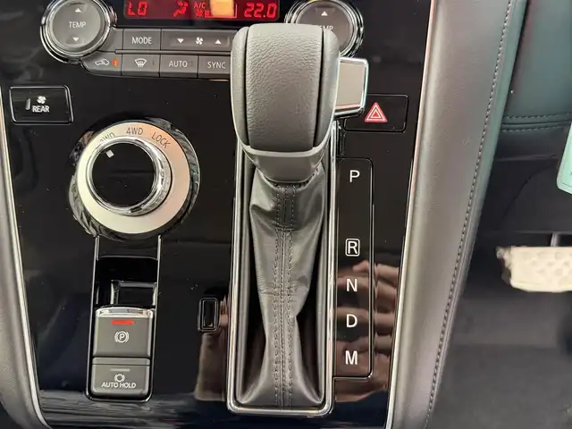 三菱 デリカＤ：５ ブラックエディション 愛知県 2025(令7)年 0.1千km グラファイトグレーメタリック/ブラックマイカ 登録済未使用車/4WD/ディーゼル/ターボ/e-Assist/  　・衝突軽減ブレーキシステム/　　・車線逸脱警報システム/　　・レーダークルーズコントロール/　　・オートマチックハイビーム/　　・BSM/アルパイン11インチナビ/　　CD/DVD/BT/フルセグ/アルパイン12.8インチ後席フリップダウンモニター/マルチアラウンドモニター/革巻きステアリング/ステアリングリモコン/パドルシフト/ステアリングヒーター/本革シート/パワーシート/シートヒーター/キャプテンシート/AC100V/両側パワースライドドア/電動サイドステップ/パワーバックドア/純正LEDヘッドライト/フォグランプ/純正18インチアルミホイール/取扱説明書/保証書/スペアキー