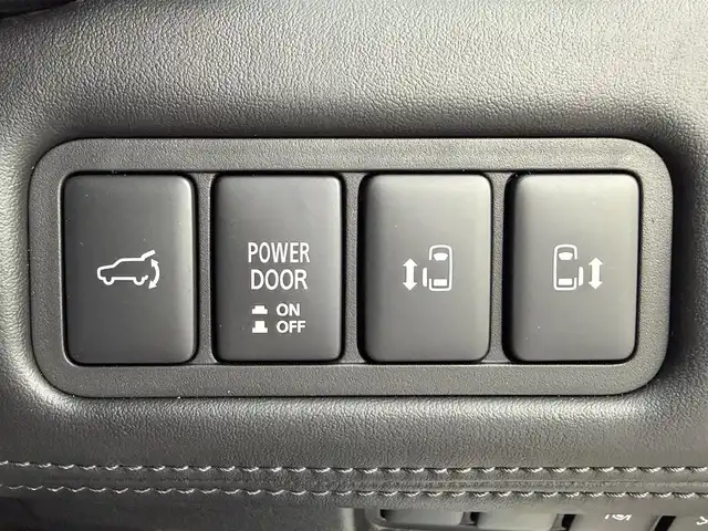 三菱 デリカＤ：５ ブラックエディション 愛知県 2025(令7)年 0.1千km グラファイトグレーメタリック/ブラックマイカ 登録済未使用車/4WD/ディーゼル/ターボ/e-Assist/  　・衝突軽減ブレーキシステム/　　・車線逸脱警報システム/　　・レーダークルーズコントロール/　　・オートマチックハイビーム/　　・BSM/アルパイン11インチナビ/　　CD/DVD/BT/フルセグ/アルパイン12.8インチ後席フリップダウンモニター/マルチアラウンドモニター/革巻きステアリング/ステアリングリモコン/パドルシフト/ステアリングヒーター/本革シート/パワーシート/シートヒーター/キャプテンシート/AC100V/両側パワースライドドア/電動サイドステップ/パワーバックドア/純正LEDヘッドライト/フォグランプ/純正18インチアルミホイール/取扱説明書/保証書/スペアキー