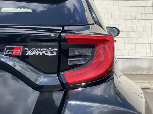 トヨタ ＧＲヤリス RS 静岡県 2022(令4)年 3万km プレシャスブラックパール Toyota Safety Sense/純正ディスプレイオーディオ/　AM FM Bluetooth USB AppleCarPlay AndroidAuto/LEDオートヘッドランプ/レーダークルーズコントロール/オートブレーキホールド/ヘッドアップディスプレイ/ドライブモードセレクト/前後方クリアランスソナー/スマートキー＆プッシュスタート/パドルシフト/ビルトインETC2.0/バックモニター/純正18インチアルミホイール