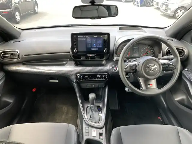 トヨタ ＧＲヤリス RS 静岡県 2022(令4)年 3万km プレシャスブラックパール Toyota Safety Sense/純正ディスプレイオーディオ/　AM FM Bluetooth USB AppleCarPlay AndroidAuto/LEDオートヘッドランプ/レーダークルーズコントロール/オートブレーキホールド/ヘッドアップディスプレイ/ドライブモードセレクト/前後方クリアランスソナー/スマートキー＆プッシュスタート/パドルシフト/ビルトインETC2.0/バックモニター/純正18インチアルミホイール