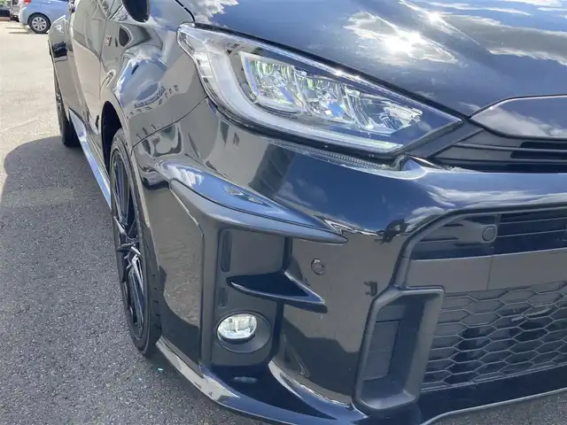 トヨタ ＧＲヤリス RS 静岡県 2022(令4)年 3万km プレシャスブラックパール Toyota Safety Sense/純正ディスプレイオーディオ/　AM FM Bluetooth USB AppleCarPlay AndroidAuto/LEDオートヘッドランプ/レーダークルーズコントロール/オートブレーキホールド/ヘッドアップディスプレイ/ドライブモードセレクト/前後方クリアランスソナー/スマートキー＆プッシュスタート/パドルシフト/ビルトインETC2.0/バックモニター/純正18インチアルミホイール