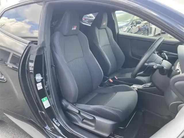 トヨタ ＧＲヤリス RS 静岡県 2022(令4)年 3万km プレシャスブラックパール Toyota Safety Sense/純正ディスプレイオーディオ/　AM FM Bluetooth USB AppleCarPlay AndroidAuto/LEDオートヘッドランプ/レーダークルーズコントロール/オートブレーキホールド/ヘッドアップディスプレイ/ドライブモードセレクト/前後方クリアランスソナー/スマートキー＆プッシュスタート/パドルシフト/ビルトインETC2.0/バックモニター/純正18インチアルミホイール